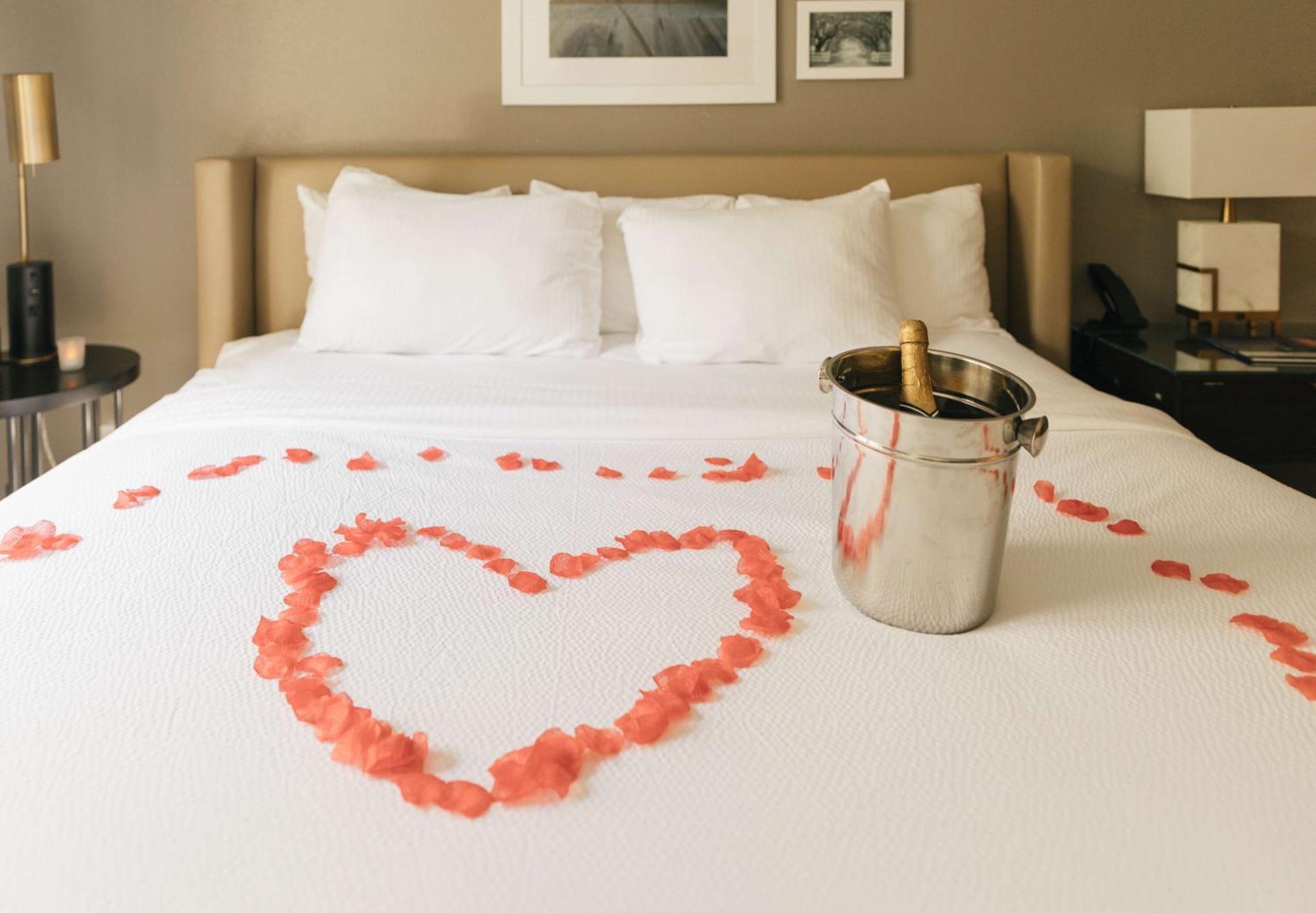 The Bluff Hotel Savannah, Tapestry Collection By Hilton Экстерьер фото