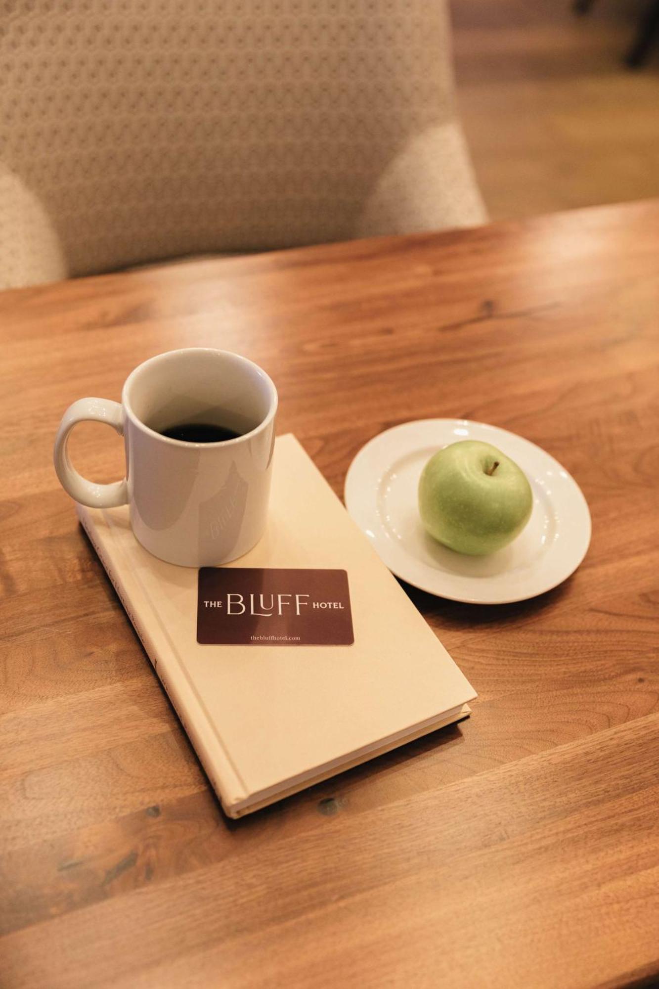 The Bluff Hotel Savannah, Tapestry Collection By Hilton Экстерьер фото